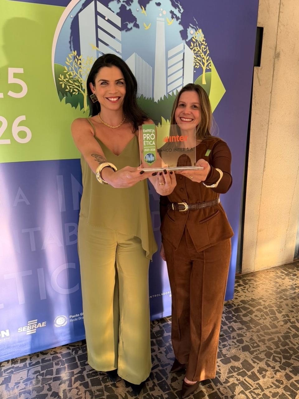 Lideranças de Compliance do Inter recebem prêmio em evento da CGU