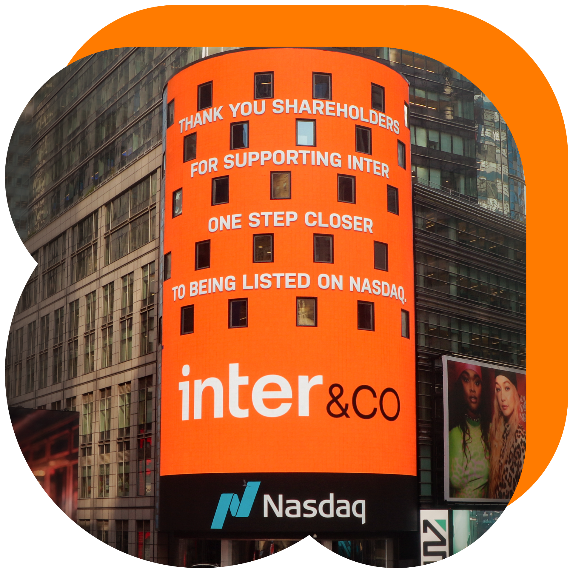 Imagem de Wall Street com a aplicação do Inter&CO, quando o Inter foi listado na Nasdaq.
