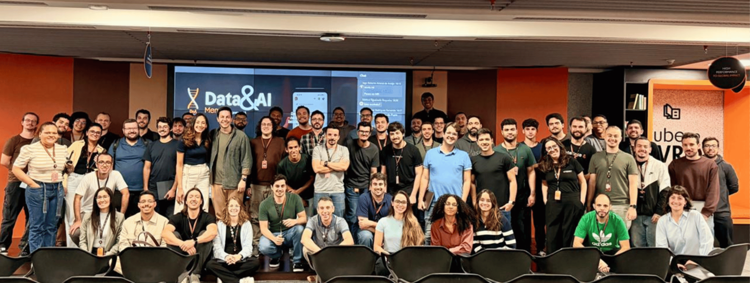 Participantes do DnA Monthly, iniciativa que reuniu o ecossistema Data Hackers e o time de Dados do Inter em Belo Horizonte.
